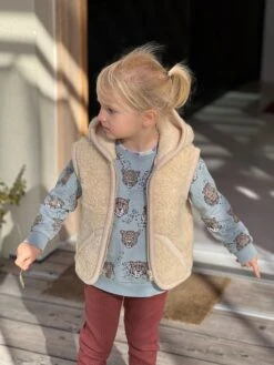 Alwero Kinder Wollweste Robby Mit Kapuze In Beige 17 Alwero Kinder Wollweste Robby Mit Kapuze In Beige -Babybekleidungs geschäft 047991AD 33DB 4590 A9BC DF927E0A58C8