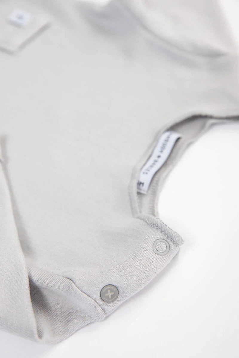 Bio Bambus UV Shirt Mit Tasche In Hellgrau 6 Bio Bambus UV Shirt Mit Tasche In Hellgrau – Bild 4