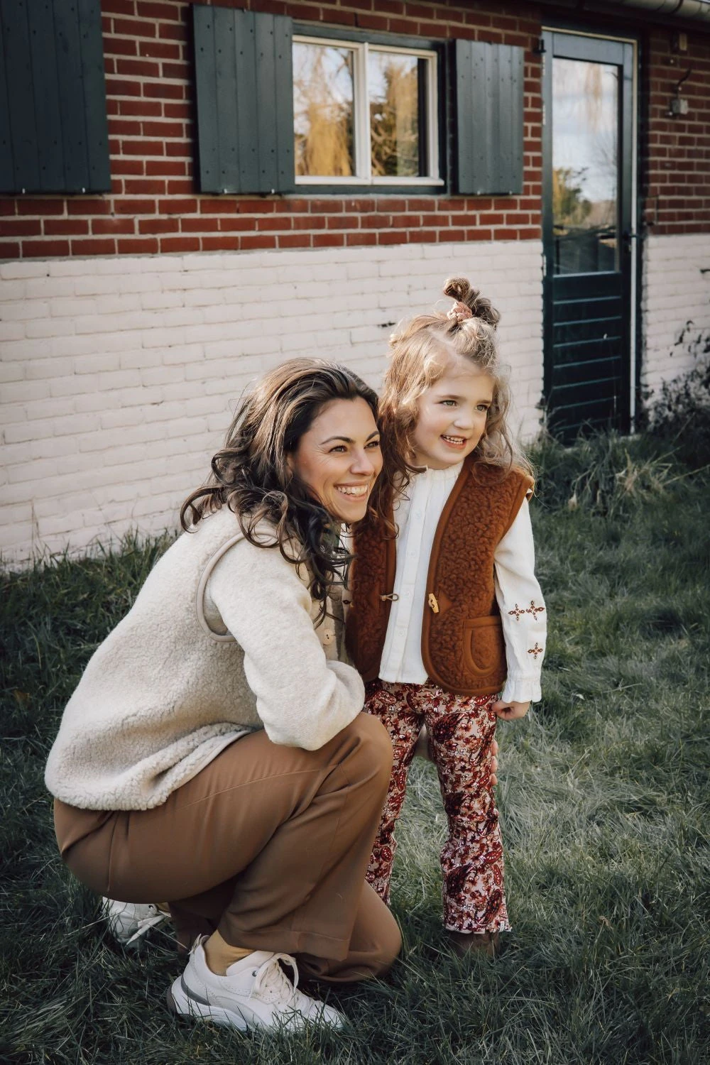 Alwero Kinder Bio Wollweste In Karamel 4 Alwero Kinder Bio Wollweste In Karamel – Bild 2