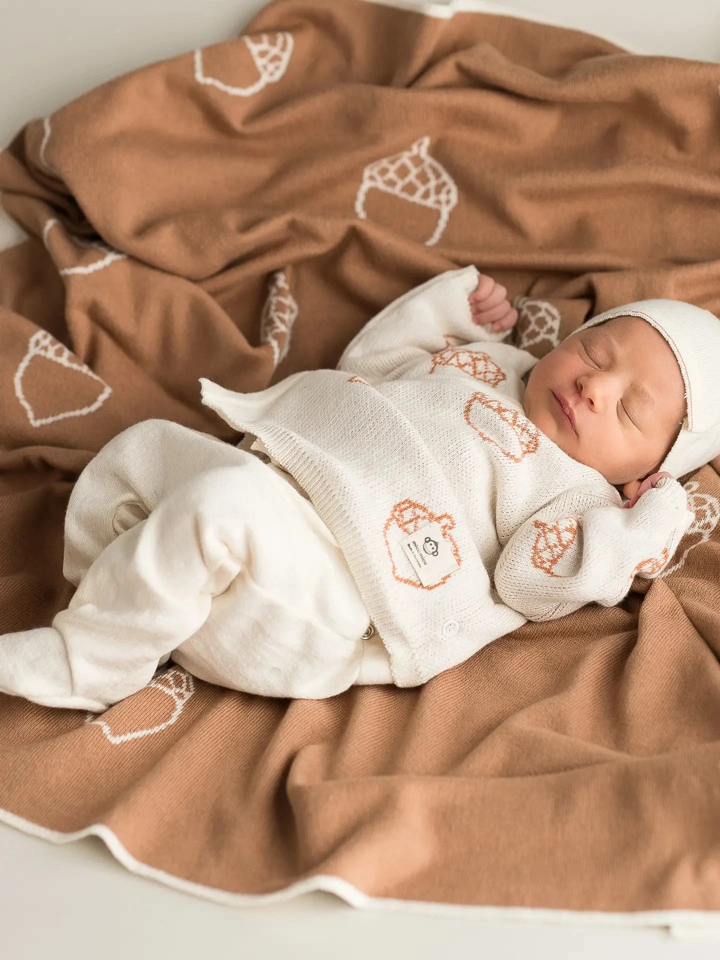 Micu Micu Newborn Strickset Unisex "Eichel" Ecru 3 Micu Micu Newborn Strickset Unisex "Eichel" Ecru