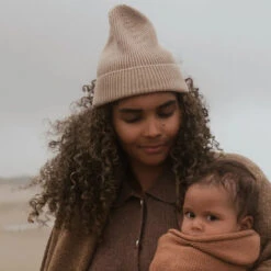 Hvid Merino Erwachsenen Beanie Fonzie Verschiedene Farben 27 Hvid Merino Erwachsenen Beanie Fonzie Verschiedene Farben -Babybekleidungs geschäft 52ef40 56a00d71f52348479a034991b69b5b47 mv2