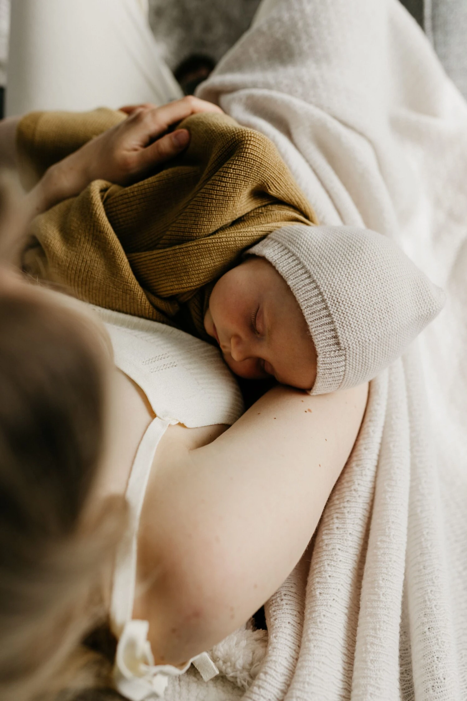 Hvid Merino Erstlingsmuetze Bonnet Verschiedene Farben 3 Hvid Merino Erstlingsmuetze Bonnet Verschiedene Farben