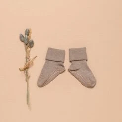 Gobabygo Antirutsch Woll Socken "sand" 7 Gobabygo Antirutsch Woll Socken "sand" -Babybekleidungs geschäft 52ef40 7d7ce130d347453bbf9c5482de297a0d mv2