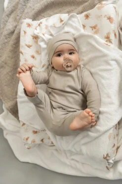 Bio Bambus Shirt Mit Tasche In Sand 23 Bio Bambus Shirt Mit Tasche In Sand -Babybekleidungs geschäft 52ef40 ae314585bef5461085344e5c456f71cc mv2