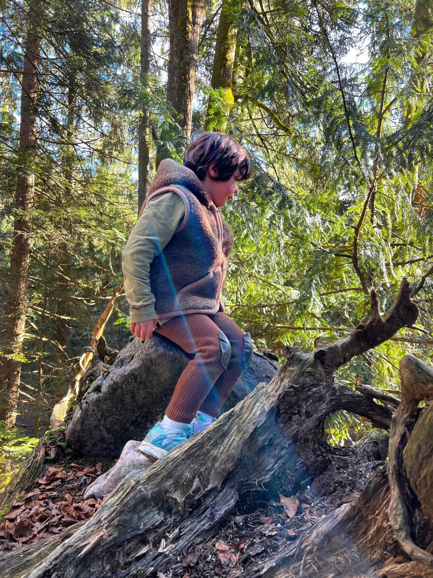 Alwero Kinder Wollweste Robby Braun Mit Kapuze 4 Alwero Kinder Wollweste Robby Braun Mit Kapuze – Bild 2