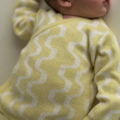 Micu Micu Newborn Strickset Biobaumwolle Zickzack Sanftes Gelb 13 Micu Micu Newborn Strickset Biobaumwolle Zickzack Sanftes Gelb -Babybekleidungs geschäft 72edd5d6c1f518c9258e655355283f7938fd2079fa4fa287ed29da07f92a4d05 1