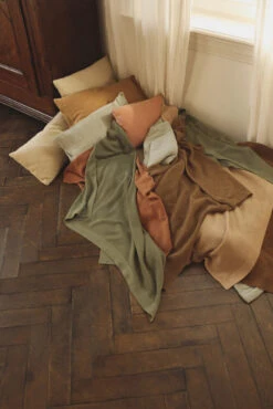 Hvid Merino Babydecke "Gust" In Artischok 15 Hvid Merino Babydecke "Gust" In Artischok -Babybekleidungs geschäft GUSTARTICHOKE6 EAN5404027803944 1080x 872aafea e794 43e5 8ae1 923cf2a00030