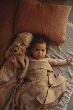 Hvid Merino Babydecke "Gust" In Sand 10 Hvid Merino Babydecke "Gust" In Sand -Babybekleidungs geschäft GUSTSAND6 EAN5404027803180 1080x 20714bf8 c069 4cae 85f8 b7905e9ceca0