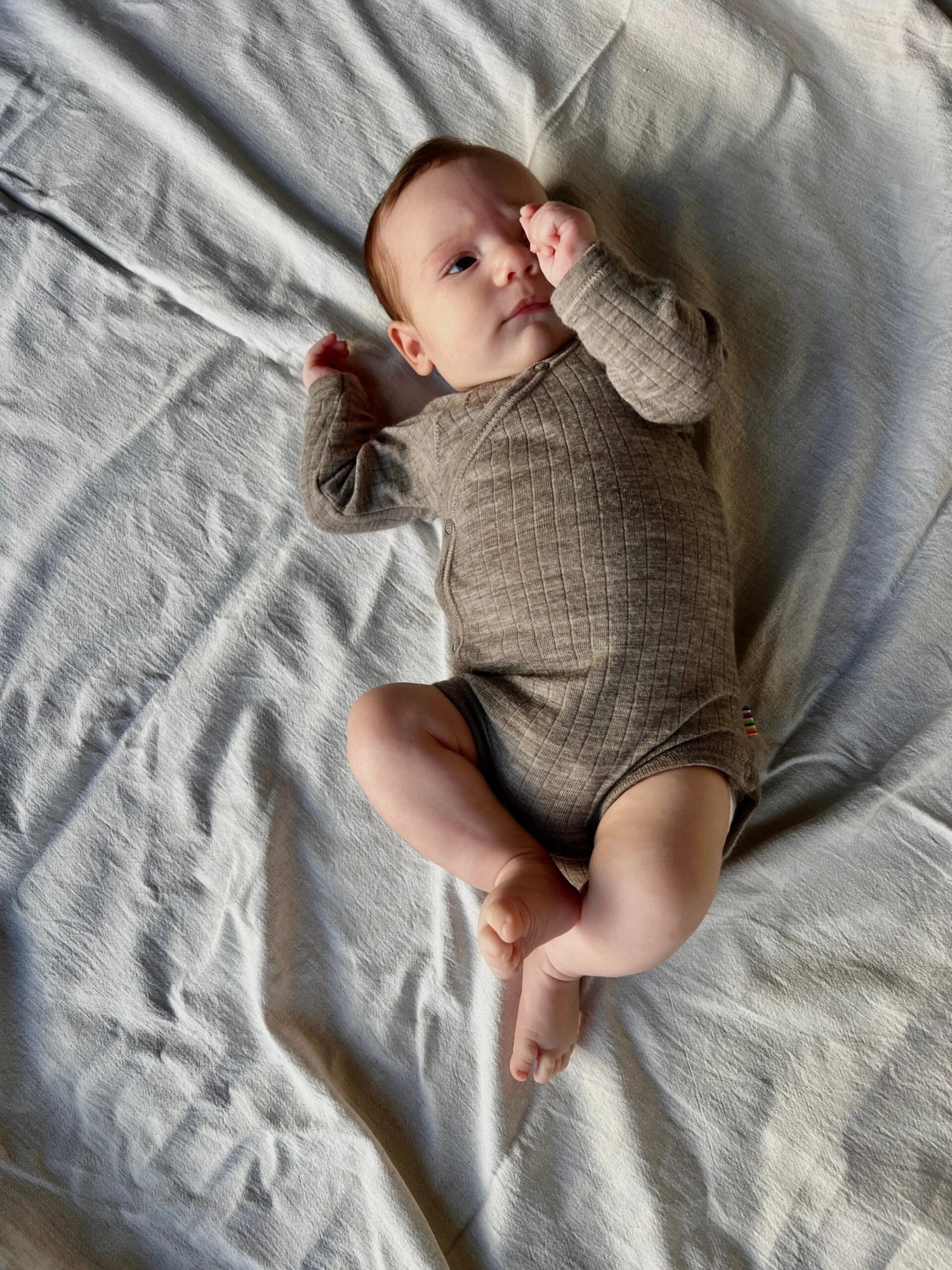 Joha Merino Woll Wickelbody Sesam Melange 11 Joha Merino Woll Wickelbody Sesam Melange – Bild 9