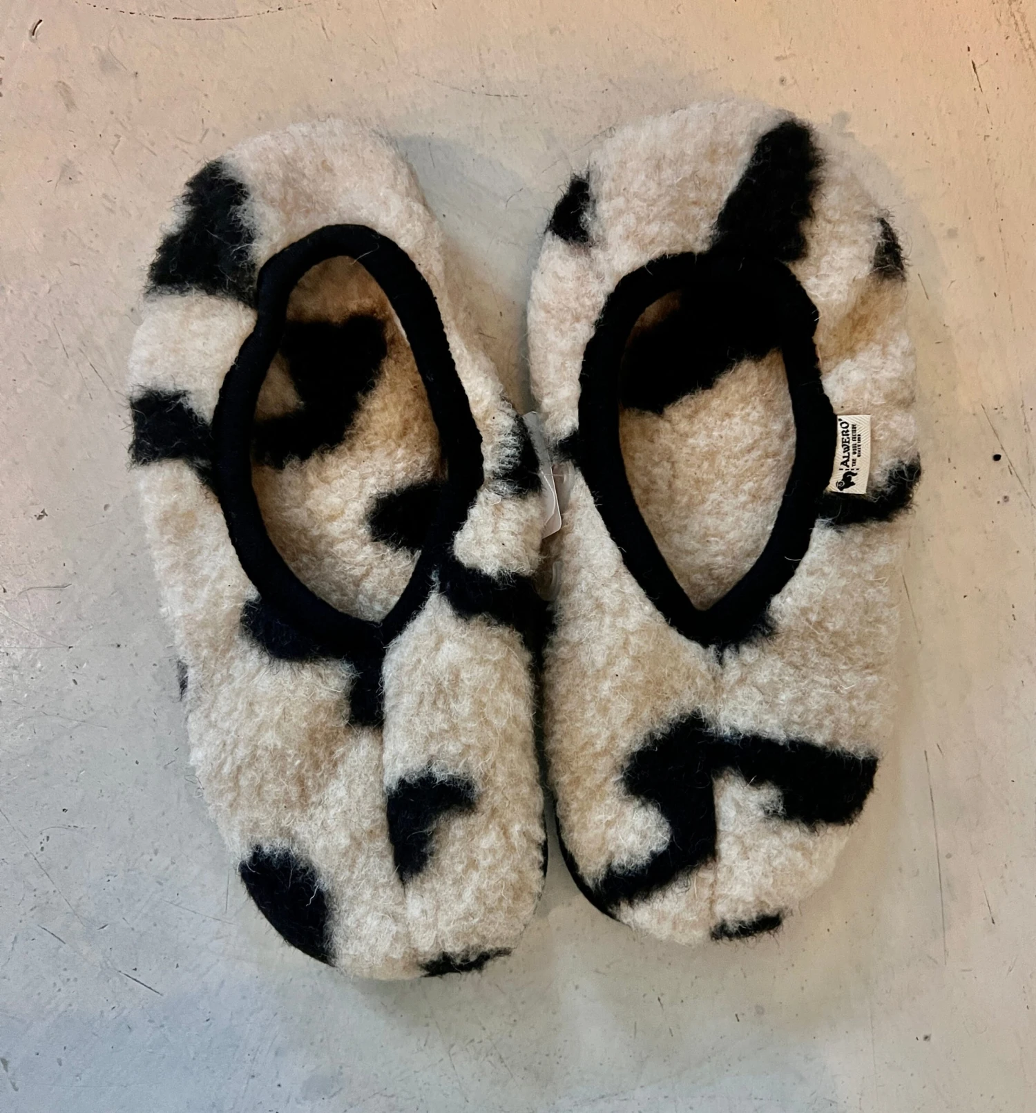 Alwero Bio Woll Hausschuhe Erwachsene LEO Gepard 4 Alwero Bio Woll Hausschuhe Erwachsene LEO Gepard – Bild 2