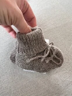 Huttelihut Gestrickte Babyschuehchen Alpaca Camel Melange