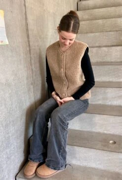 Alwero Erwachsenen Wollweste "Po" In Tan 10 Alwero Erwachsenen Wollweste "Po" In Tan -Babybekleidungs geschäft IMG 5645