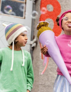 Oh Chapo Pinni Bio Merino Mütze "Regenbogen" Limited Edition Baby 8 Oh Chapo Pinni Bio Merino Mütze "Regenbogen" Limited Edition Baby -Babybekleidungs geschäft PINNI regenbogen tragebild4 2048x2048 fc165e83 fe4d 445d b67d 38310c4d164c