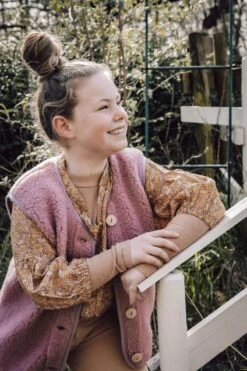 Alwero Kinder Bio Wollweste "PO Junior" Light In Venetian Pink 7 Alwero Kinder Bio Wollweste "PO Junior" Light In Venetian Pink -Babybekleidungs geschäft alwero weste po light venetian pink