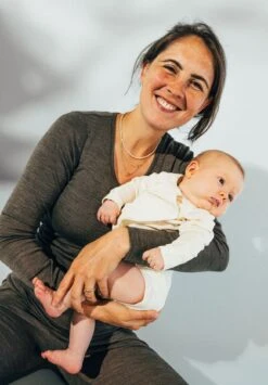 Iobio Wolle/ Seide Wickelbody Natur Langarm GOTS Mitwachsend -Babybekleidungs geschäft babybody wolleseide wollbody mitwachsend verstellbar coucounatur