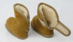 Baby Bio Fellschuhe Mit Klettverschluß In Versch. Farben 16 Baby Bio Fellschuhe Mit Klettverschluß In Versch. Farben -Babybekleidungs geschäft babyfellstiefel naturfell cognac biofellschuze
