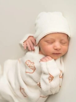 Micu Micu Newborn Strickset Unisex "Eichel" Ecru 11 Micu Micu Newborn Strickset Unisex "Eichel" Ecru -Babybekleidungs geschäft c702c369ab4694529980bd97a91f621bf49bf0961b5b6c53b96eae0ee3e3ca77