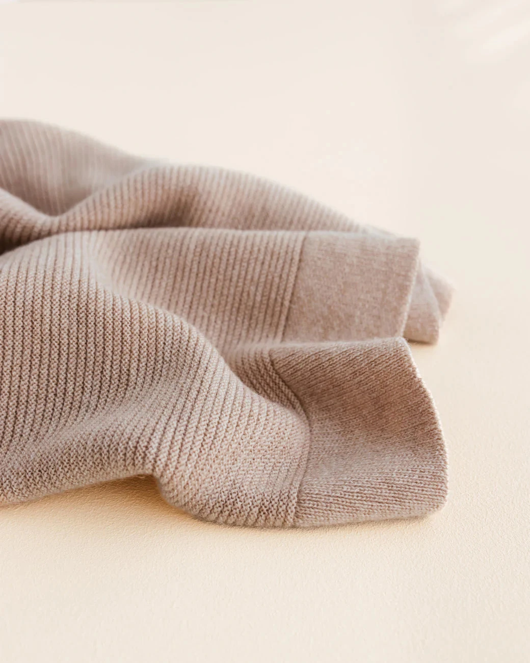 Hvid Merino Babydecke "Gust" In Sand 4 Hvid Merino Babydecke "Gust" In Sand – Bild 2