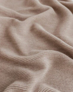 Hvid Merino Babydecke "Gust" In Sand 11 Hvid Merino Babydecke "Gust" In Sand -Babybekleidungs geschäft hvidbabydeckemerinogustsand 3