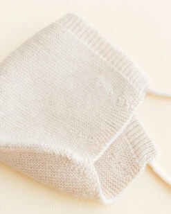 Hvid Merino Babymuetze Dolly Verschiedene Farben 33 Hvid Merino Babymuetze Dolly Verschiedene Farben -Babybekleidungs geschäft hvidbeanieerstlingsmuetzecream