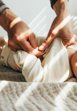 Iobio Wolle/ Seide Wickelbody Natur Langarm GOTS Mitwachsend -Babybekleidungs geschäft iobio wickelbody mitwachsend natur ecru coucounatur biowollbodfy