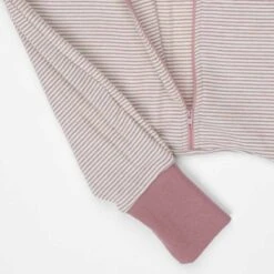 Lilano Ganzjahres Schlafsack Ohne Arm Mit Füßen Wolle Seide Ringel Mauve -Babybekleidungs geschäft lilano schlafsack mit fuss bein mauve ringel wolle seide littlegreenie v23jpg jpg 7032f3f2ea71a3ea 1920x1920 03e6e5fd 4442 4025 995d b38abfb55861