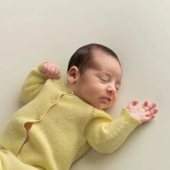 Micu Micu Newborn Strickset Biobaumwolle Zartes Gelb 7 Micu Micu Newborn Strickset Biobaumwolle Zartes Gelb -Babybekleidungs geschäft micumicu biobaumwoll erstlingsset gelb 978441af 5104 4af1 85e5 5cd664409d0a