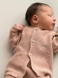 Micu Micu Newborn Strickjacke Mitwachsend Rose 8 Micu Micu Newborn Strickjacke Mitwachsend Rose -Babybekleidungs geschäft micumicustrickjackerosa