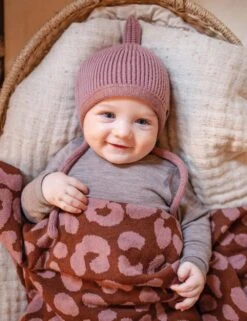 Oh Chapo Pinni Bio Merino Mütze Rose 17 Oh Chapo Pinni Bio Merino Mütze Rose -Babybekleidungs geschäft ohchapopinnirosebiowolleerstemuetze