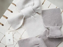 Lille Toni Merino Schal "Alma" Mitwachsend Zum Binden Versch. Farben 11 Lille Toni Merino Schal "Alma" Mitwachsend Zum Binden Versch. Farben -Babybekleidungs geschäft schalmerinowollecamelmelangecremelilletoni