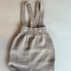 Maglificio Di Verona Merino Strick Latzhose Mitwachsend In Latte -Babybekleidungs geschäft strickhose detail coucounatur