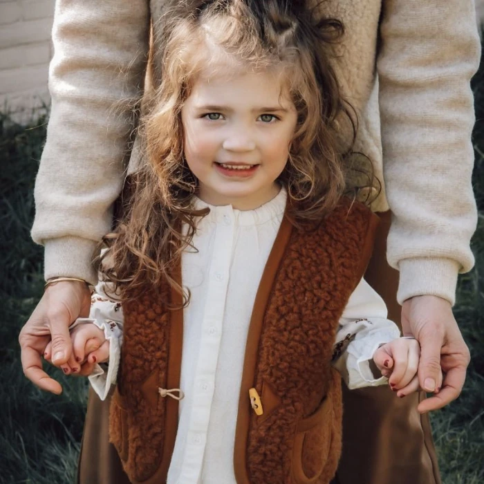 Alwero Kinder Bio Wollweste In Karamel 5 Alwero Kinder Bio Wollweste In Karamel – Bild 3