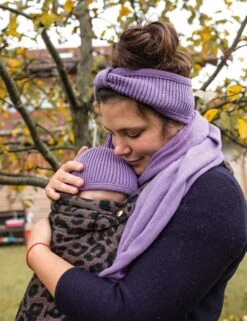 Oh Chapo Bio Merino Stirnband "Ella" MiniMe In Lavendel 13 Oh Chapo Bio Merino Stirnband "Ella" MiniMe In Lavendel -Babybekleidungs geschäft xxl schal sophia lavendel tragebild2 2048x2048 59bb00de c5d3 476e b0ea 55f942aa7ef2